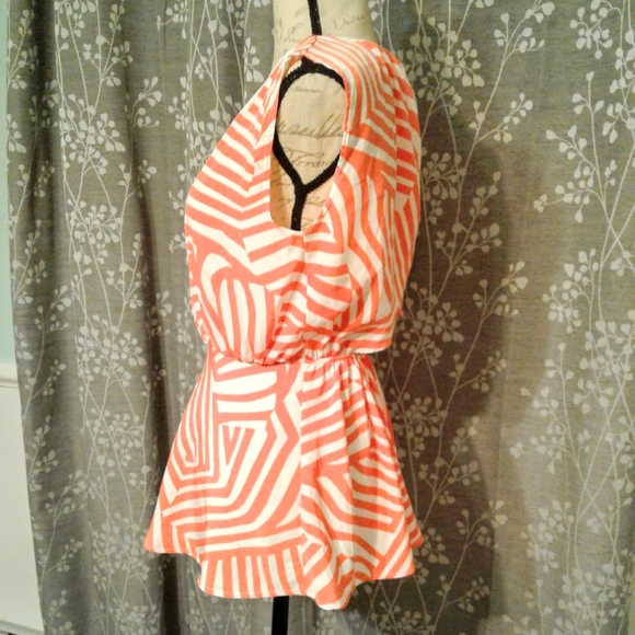 Clearance🔴 Paper Crane Peplum Peek A Boo Back - Picture 3 of 5